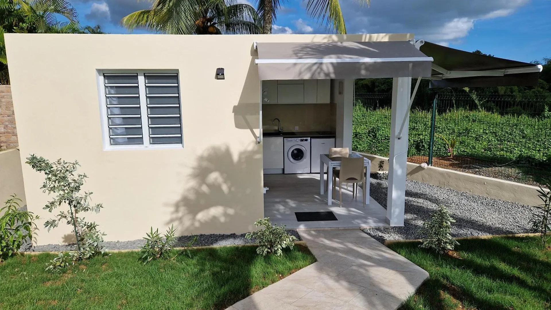 Guest house Bungalow Piscine Zen & Green - Confort Baie-Mahault