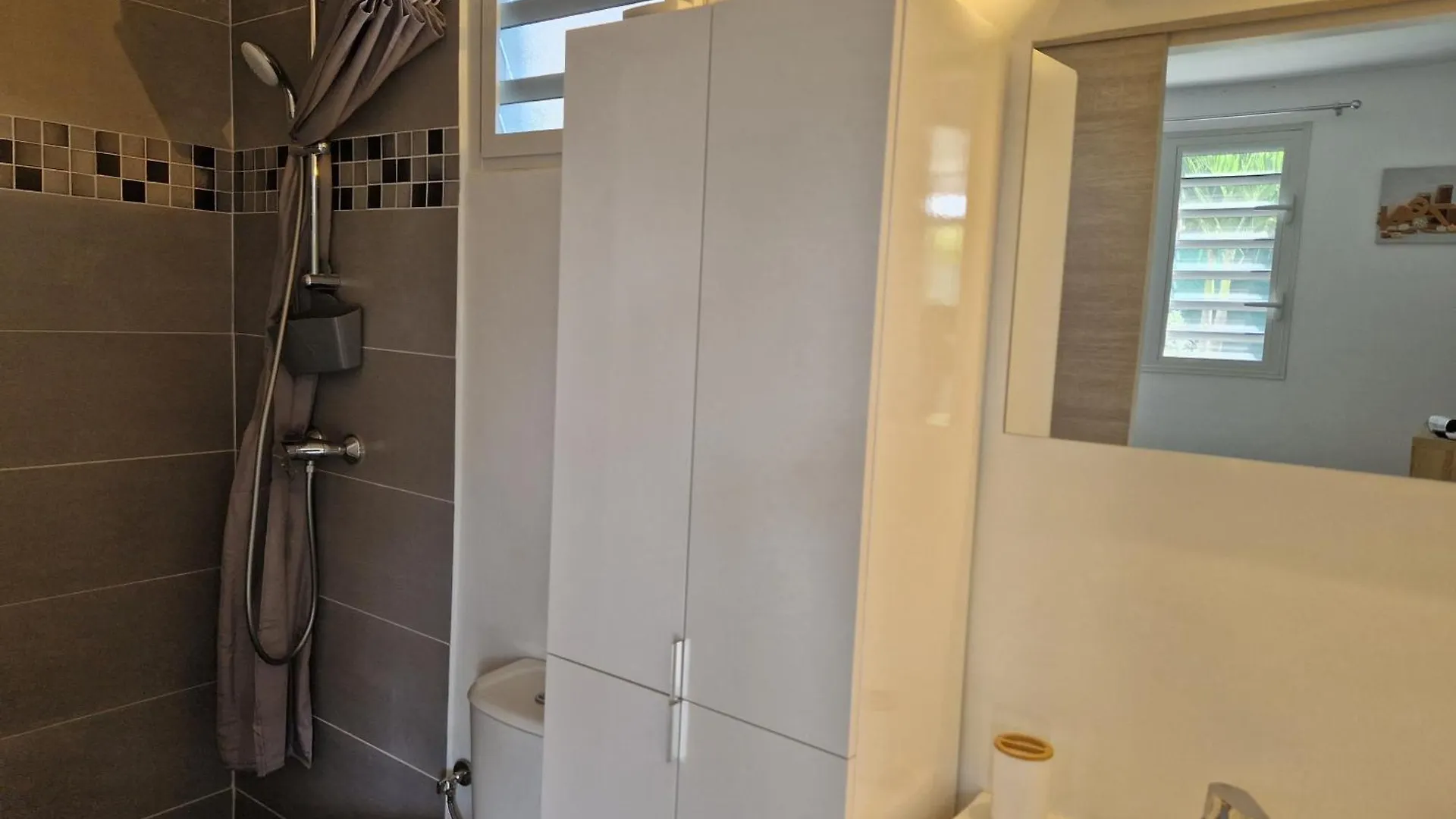 Bungalow Piscine Zen & Green - Confort Baie-Mahault Guest house