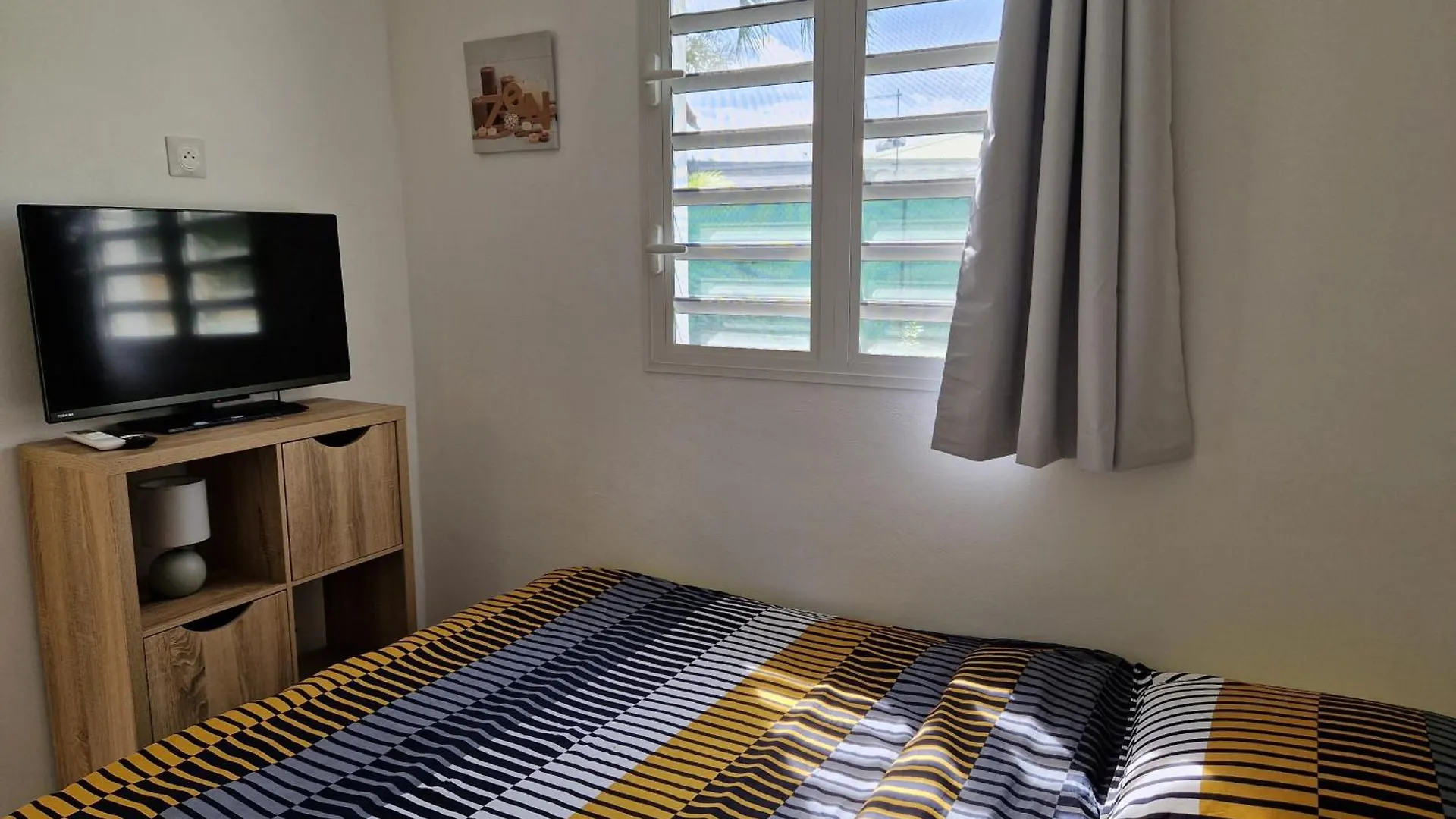 Guest house Bungalow Piscine Zen & Green - Confort Baie-Mahault